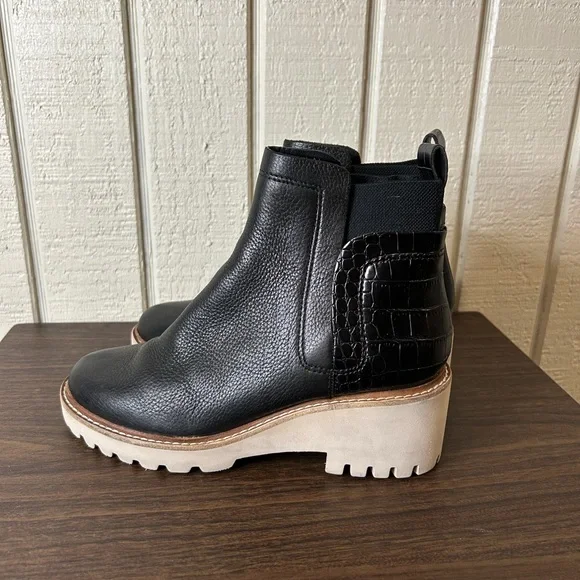 Dolce Vita Huey Lug Sole Chelsea Boots, size 7.  Slight stretching on elastic. - Picture 4 of 7